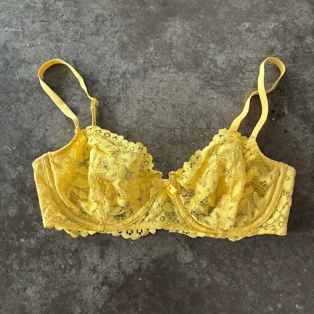 Victoria’s Secret Yellow Lace Bra Demi unlined 32d